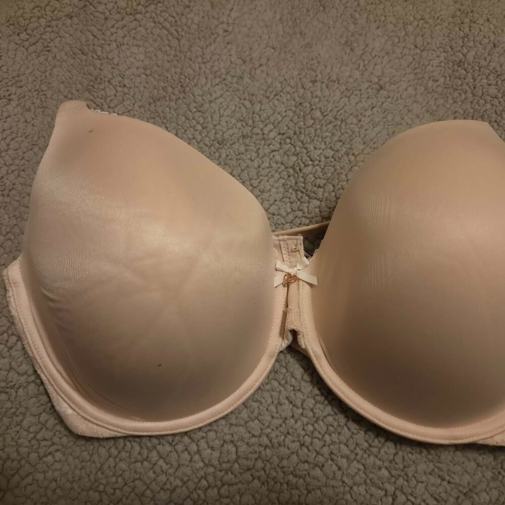 Victoria’s Secret Body by Victoria Lined Perfect Coverage Nude Bra 40DD
